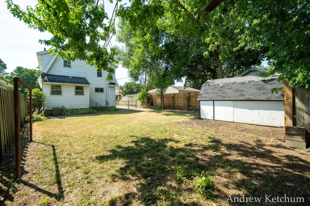 2402 Lamar Avenue SW Wyoming City MI 49519