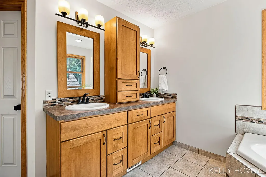 3686 Whitetail Trail Tallmadge Charter Township MI 49435