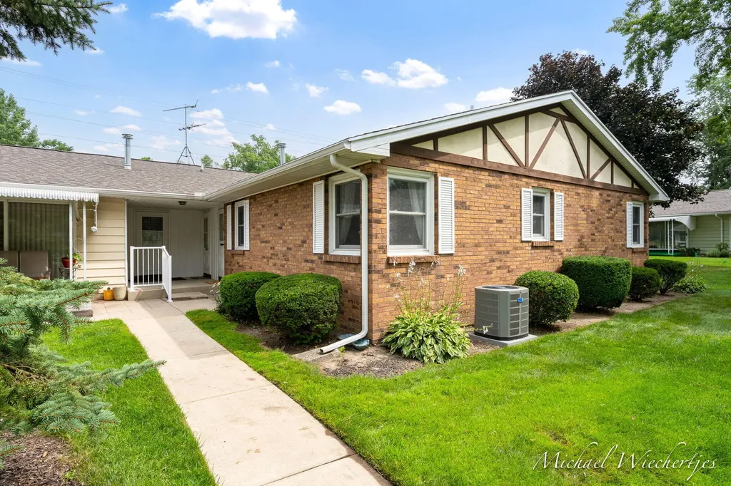 961 Andover Court SE Kentwood City MI 49508