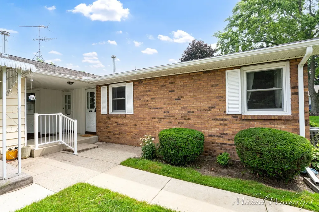 961 Andover Court SE Kentwood City MI 49508