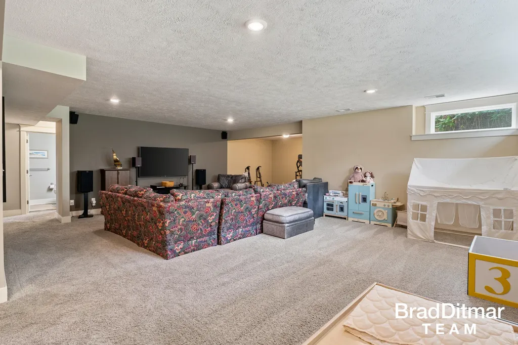 539 W Abbey Mill Drive SE Ada Township MI 49301