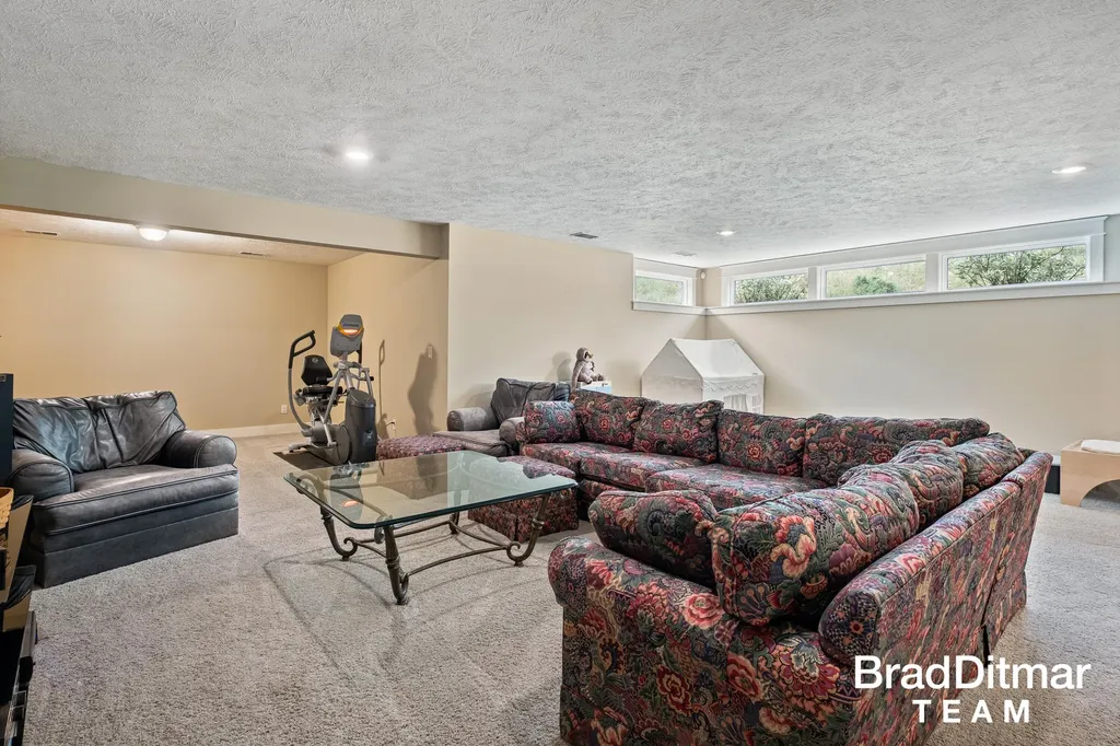 539 W Abbey Mill Drive SE Ada Township MI 49301