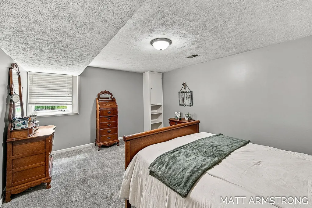 7070 Rolling Hills Drive Georgetown Charter Township MI 49426