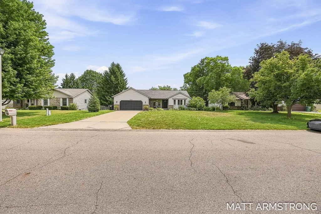 7070 Rolling Hills Drive Georgetown Charter Township MI 49426
