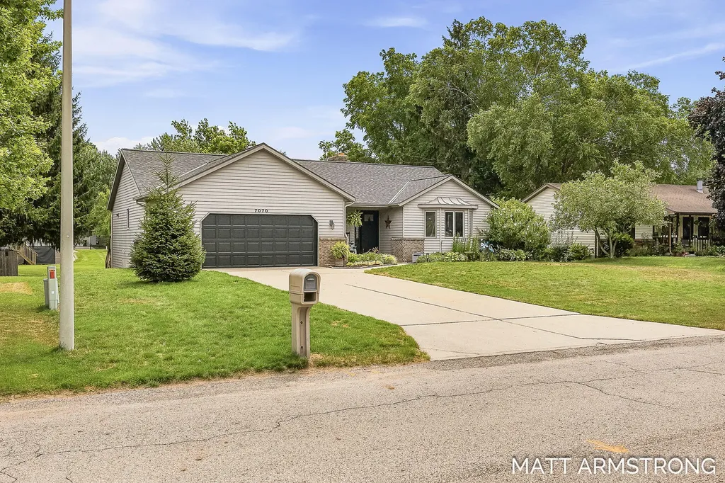 7070 Rolling Hills Drive Georgetown Charter Township MI 49426