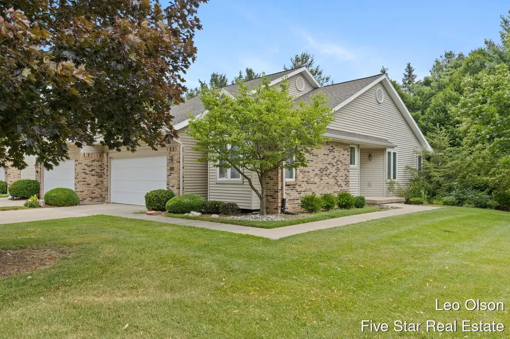 2220 Meadowglen Drive NE Grand Rapids City MI 49505