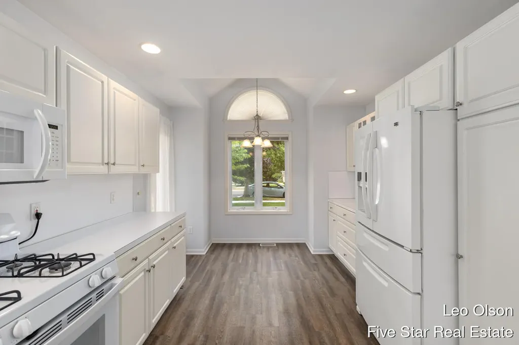 2220 Meadowglen Drive NE Grand Rapids City MI 49505