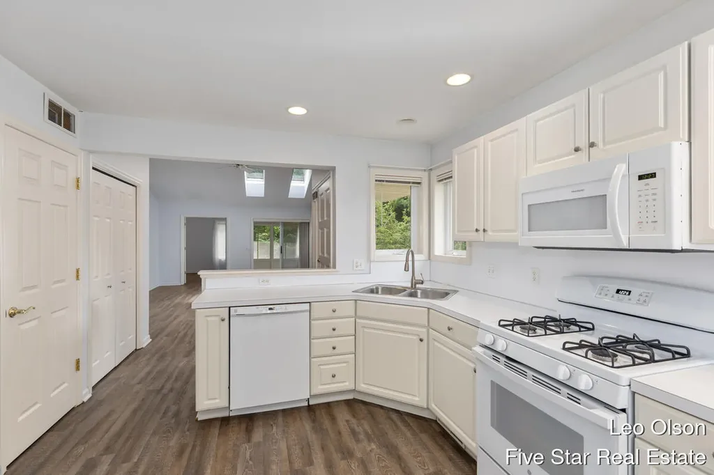 2220 Meadowglen Drive NE Grand Rapids City MI 49505