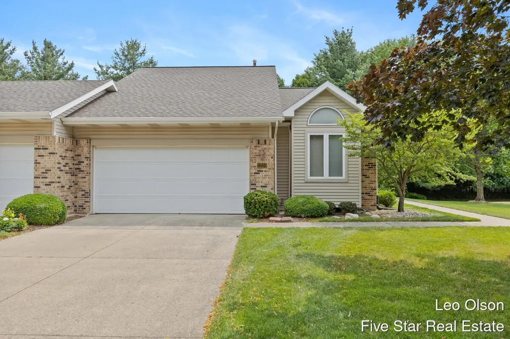 2220 Meadowglen Drive NE Grand Rapids City MI 49505