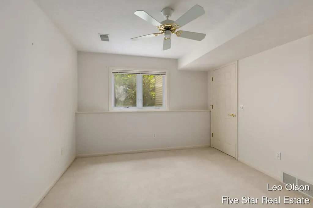 2220 Meadowglen Drive NE Grand Rapids City MI 49505