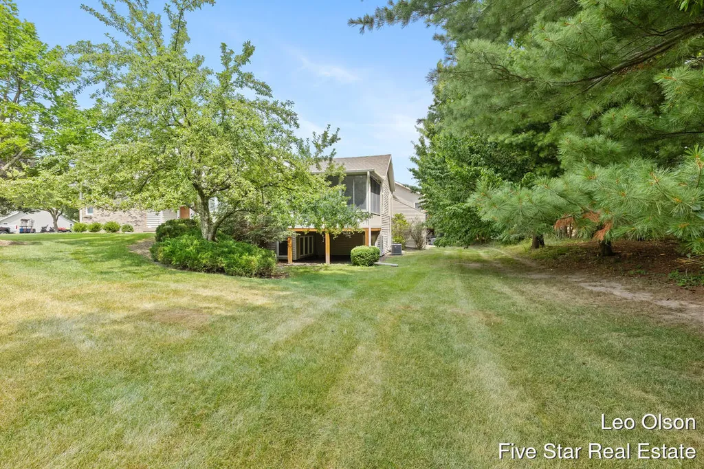 2220 Meadowglen Drive NE Grand Rapids City MI 49505