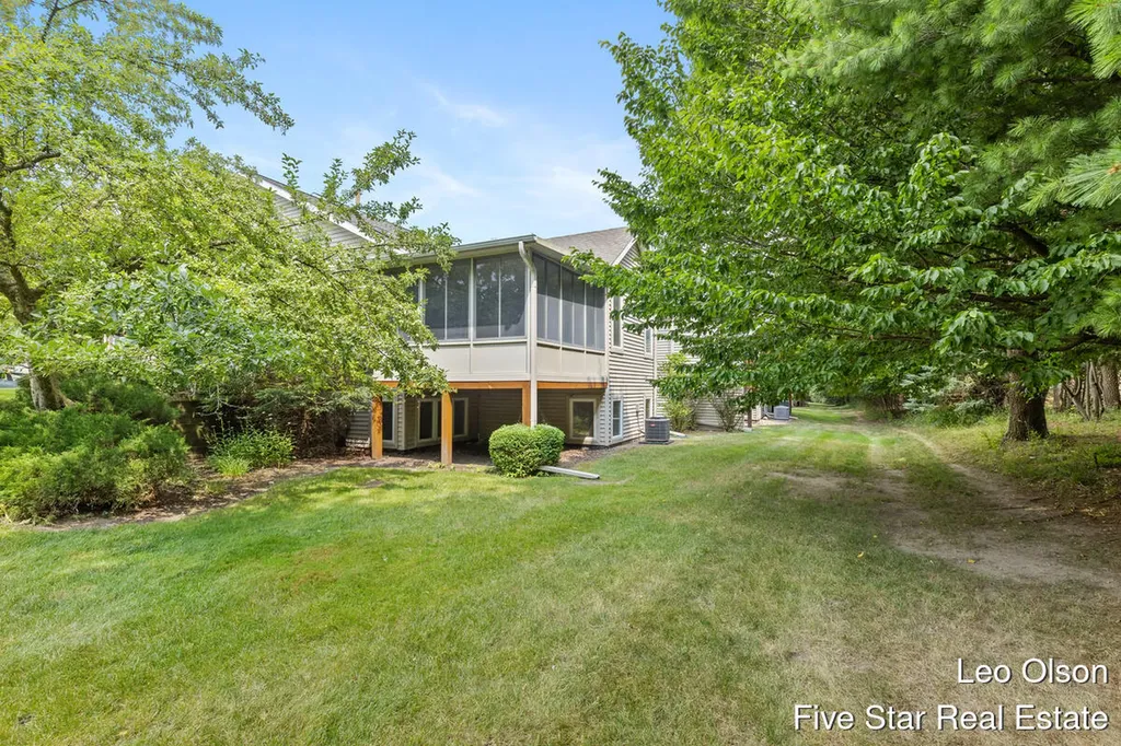 2220 Meadowglen Drive NE Grand Rapids City MI 49505