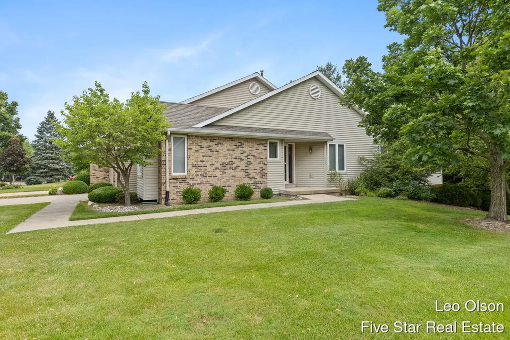 2220 Meadowglen Drive NE Grand Rapids City MI 49505