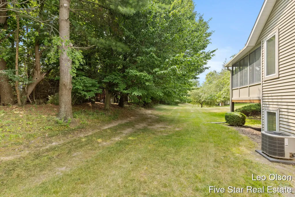 2220 Meadowglen Drive NE Grand Rapids City MI 49505