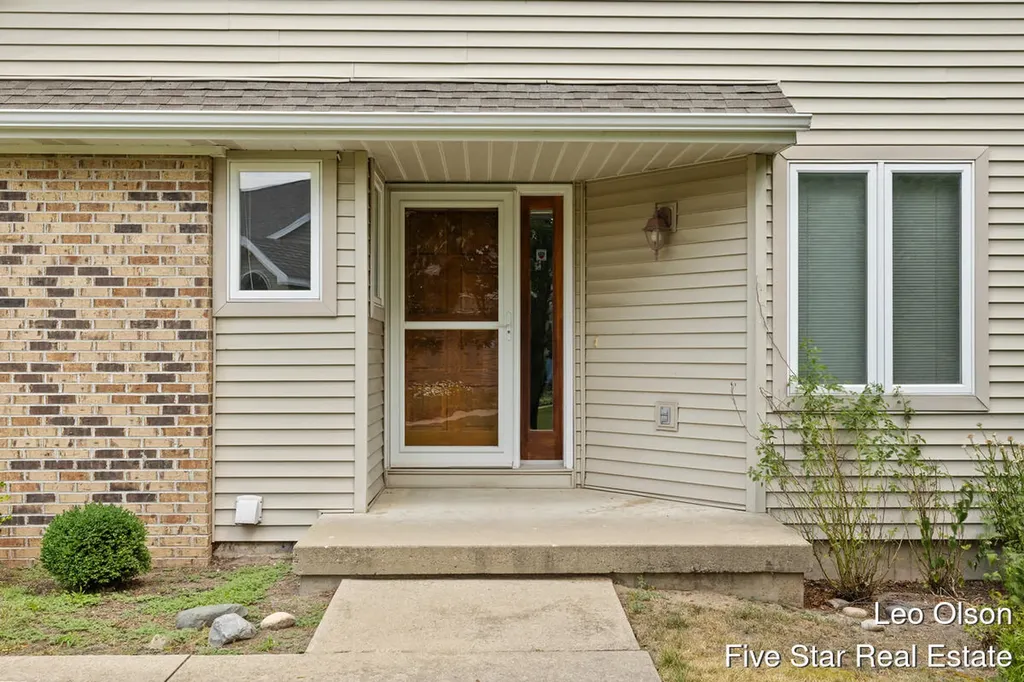 2220 Meadowglen Drive NE Grand Rapids City MI 49505