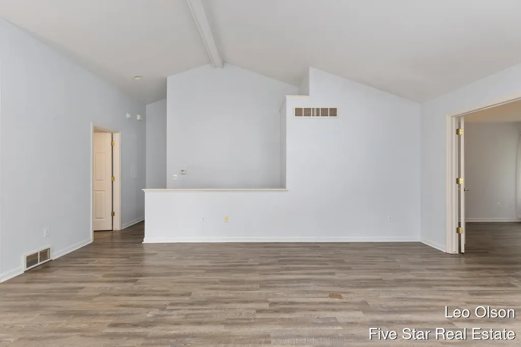 2220 Meadowglen Drive NE Grand Rapids City MI 49505