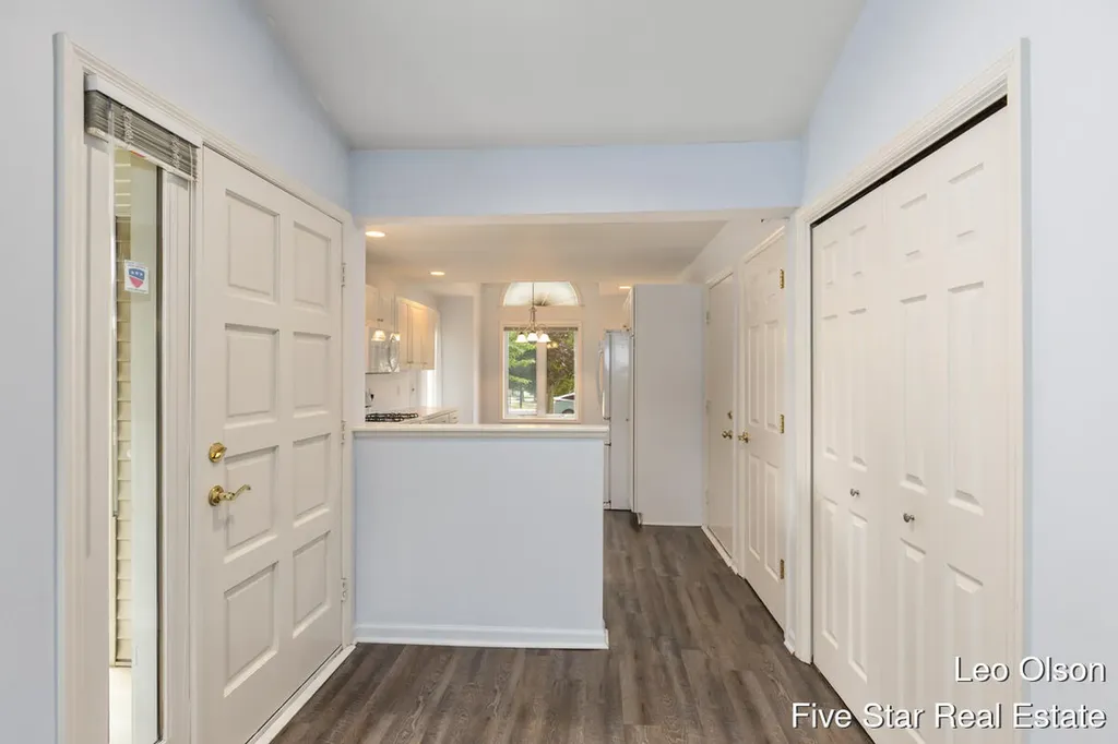 2220 Meadowglen Drive NE Grand Rapids City MI 49505