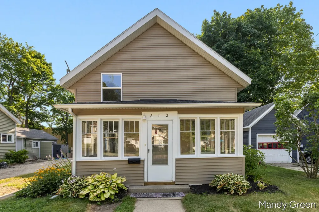 212 S Smith Street Greenville City MI 48838