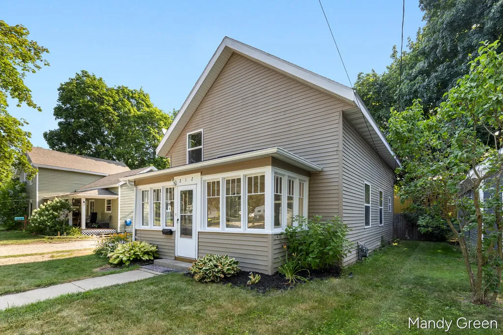 212 S Smith Street Greenville City MI 48838