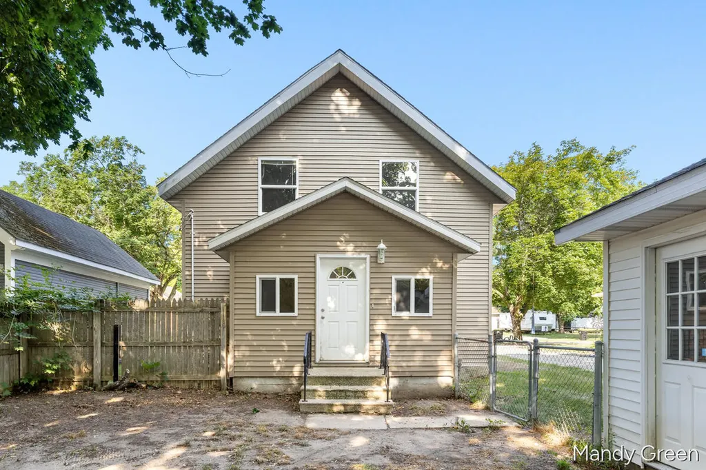 212 S Smith Street Greenville City MI 48838