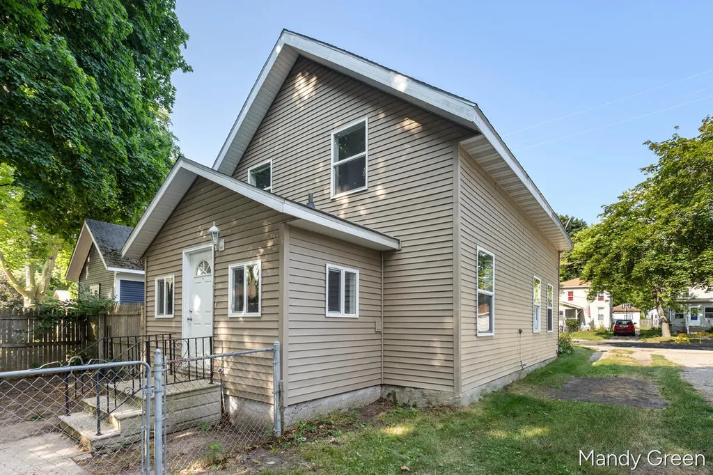 212 S Smith Street Greenville City MI 48838