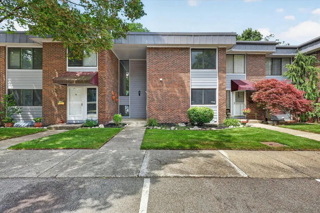 2437 Hampton Court SE Kentwood City MI 49546