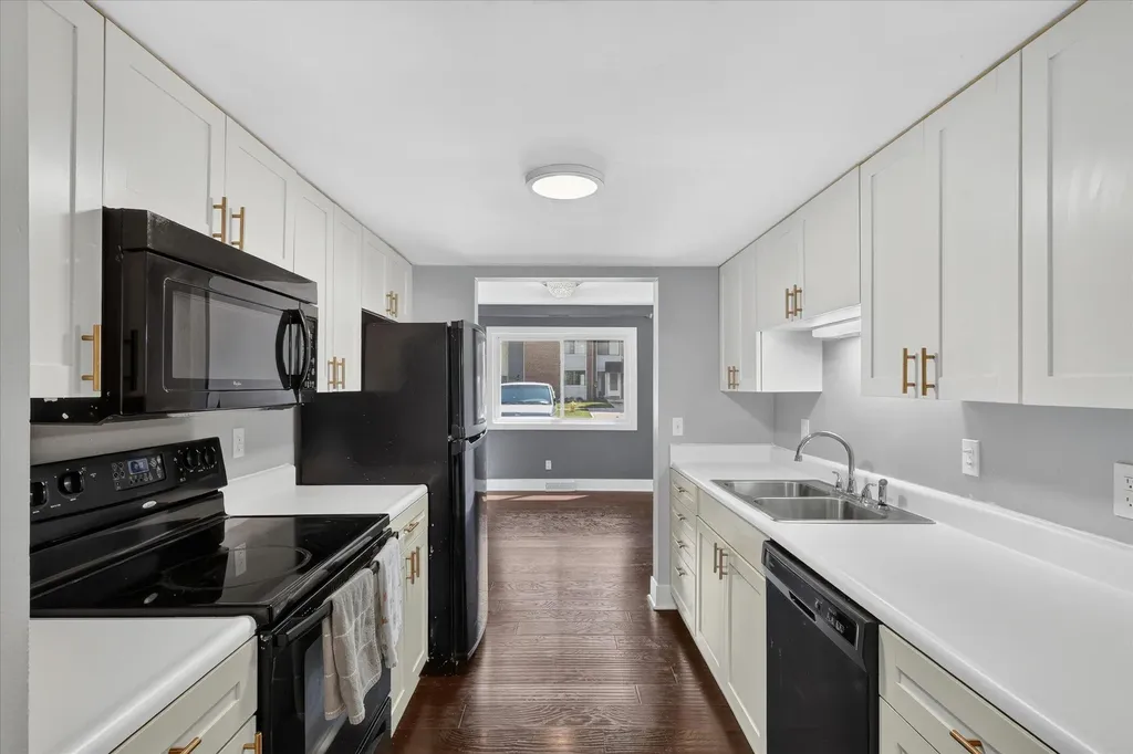 2437 Hampton Court SE Kentwood City MI 49546