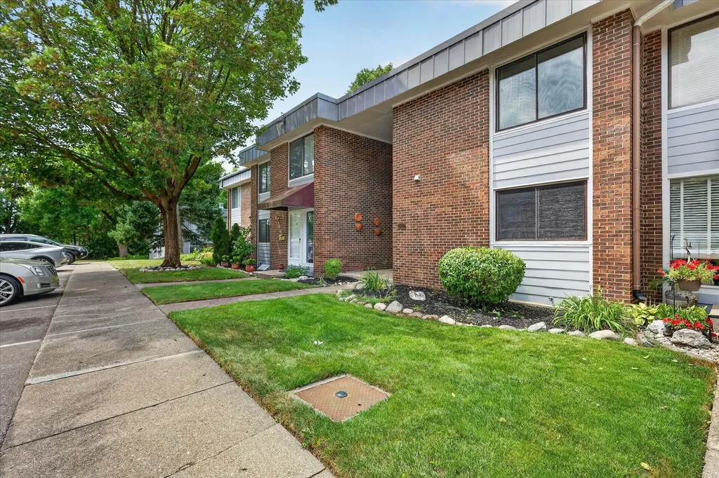 2437 Hampton Court SE Kentwood City MI 49546
