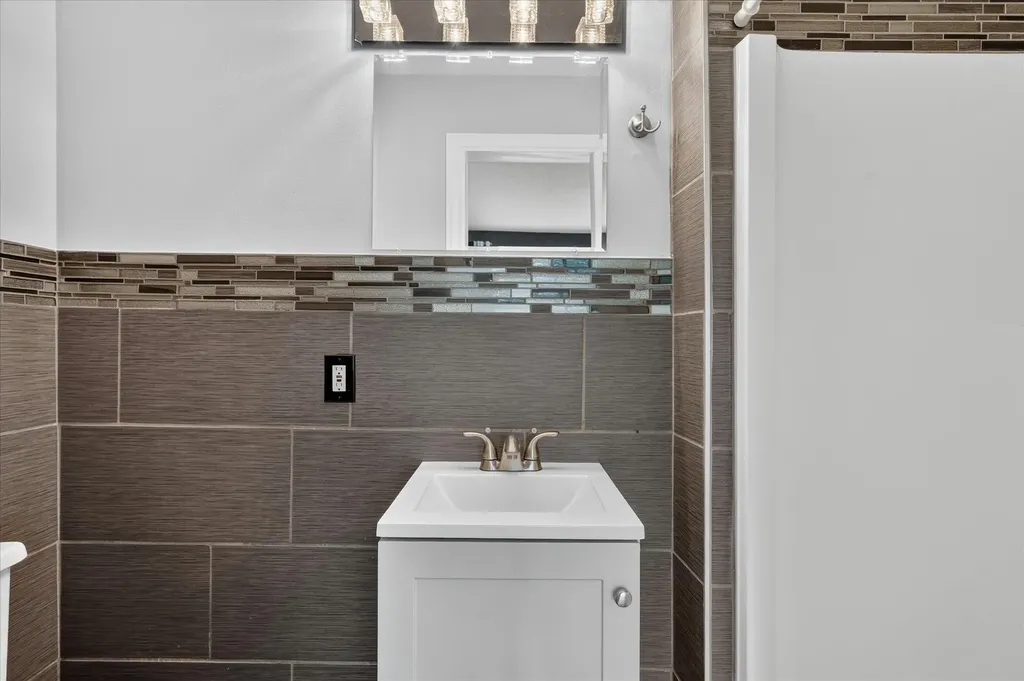 2437 Hampton Court SE Kentwood City MI 49546