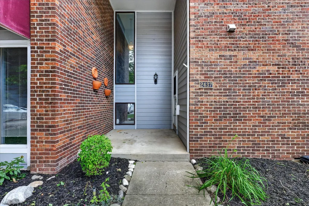 2437 Hampton Court SE Kentwood City MI 49546