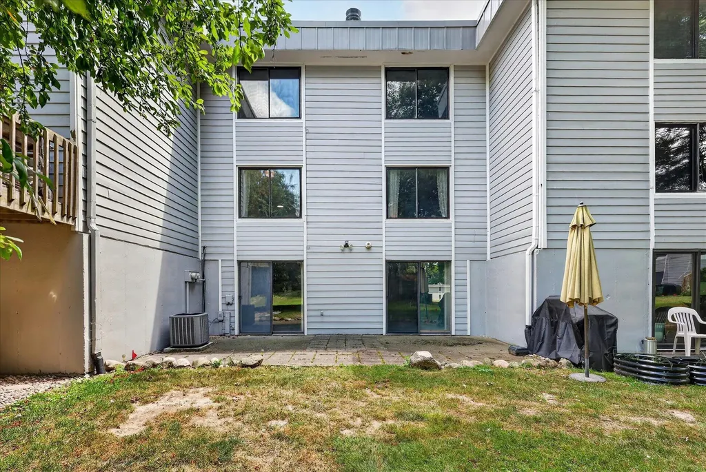 2437 Hampton Court SE Kentwood City MI 49546