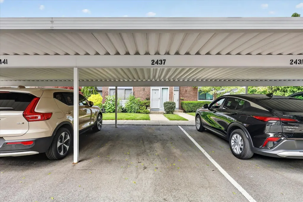 2437 Hampton Court SE Kentwood City MI 49546