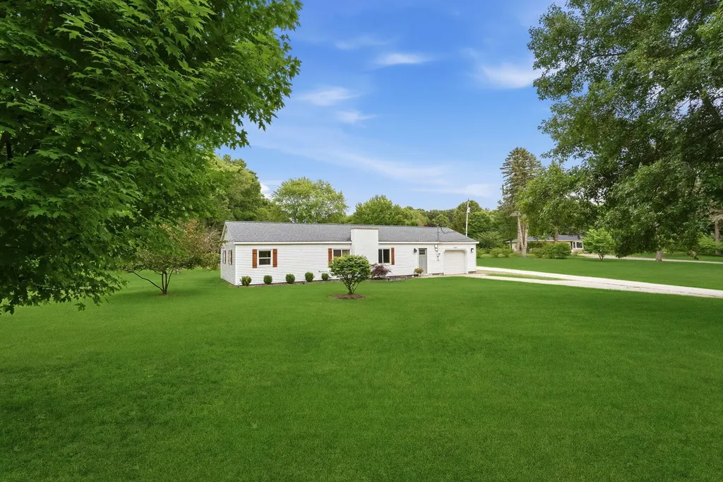 6436 Myers Lake Avenue NE Cannon Township MI 49341