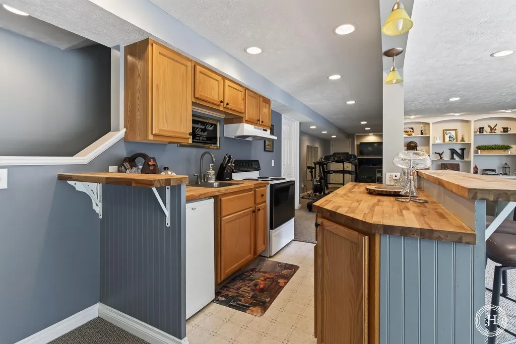 953 Sunset Hills Court NW Walker City MI 49534