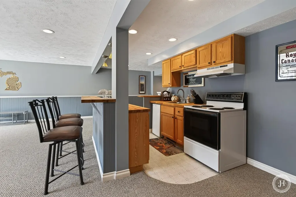953 Sunset Hills Court NW Walker City MI 49534