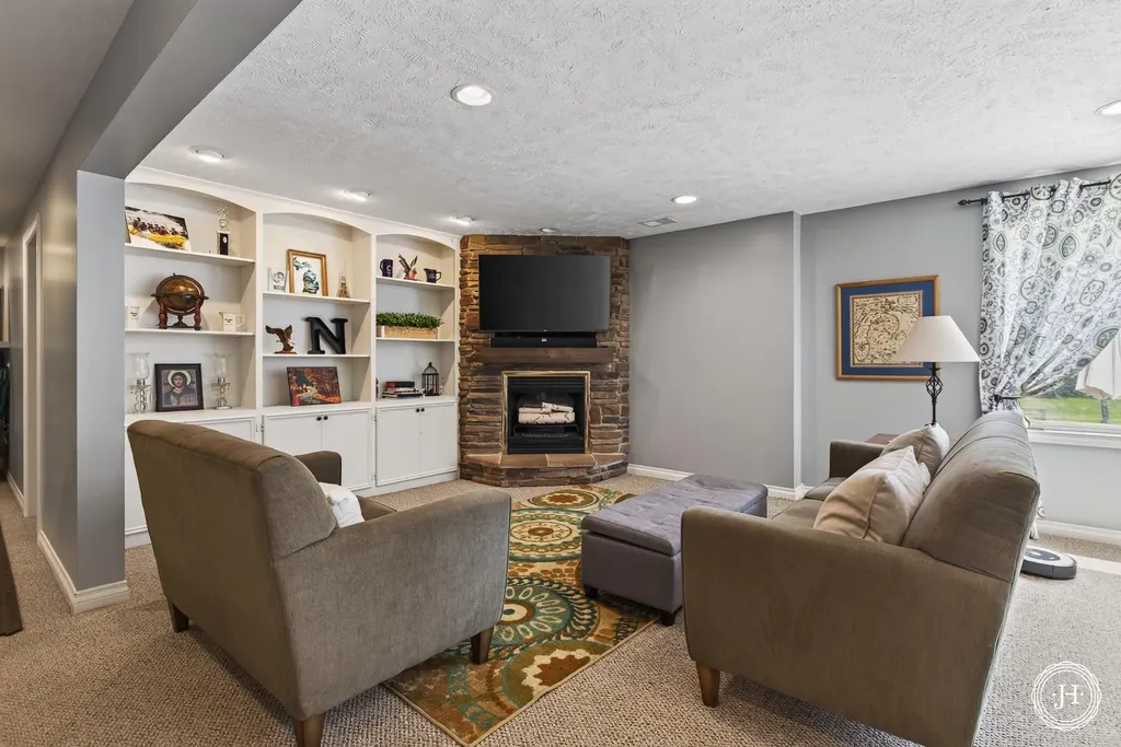 953 Sunset Hills Court NW Walker City MI 49534
