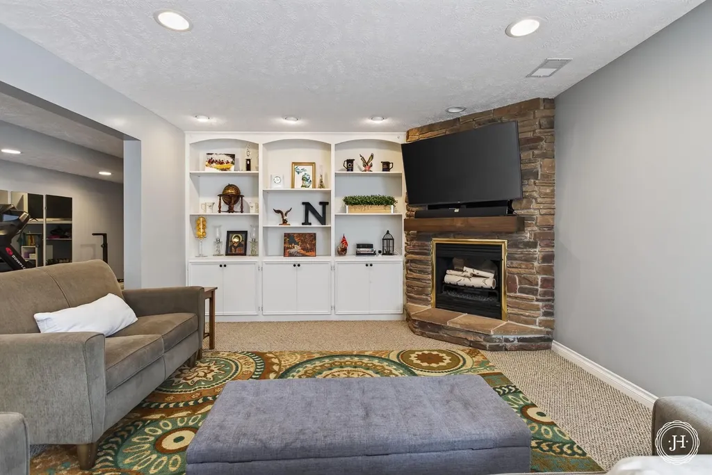 953 Sunset Hills Court NW Walker City MI 49534