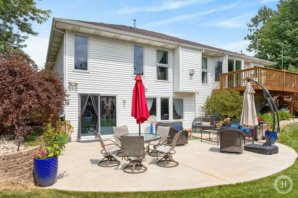 953 Sunset Hills Court NW Walker City MI 49534
