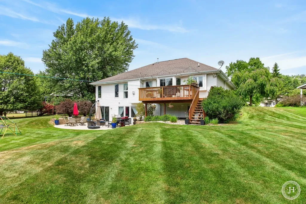 953 Sunset Hills Court NW Walker City MI 49534