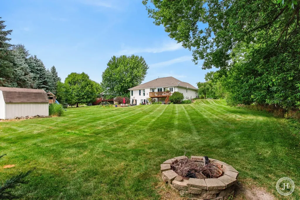 953 Sunset Hills Court NW Walker City MI 49534