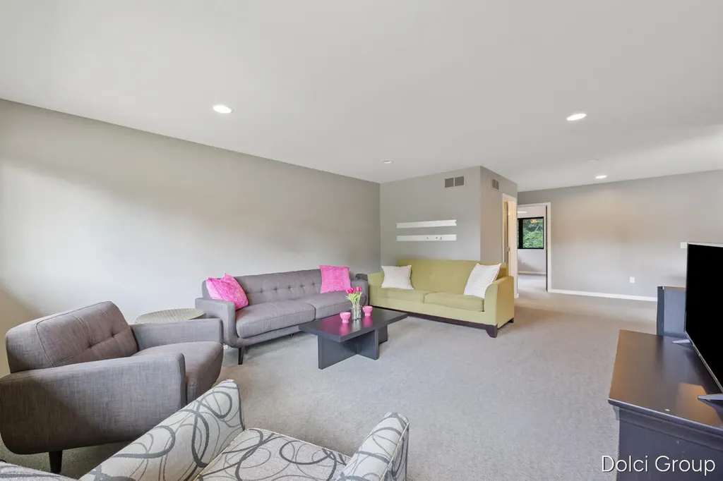 1978 Oak Hollow Road NW Grand Rapids City MI 49504