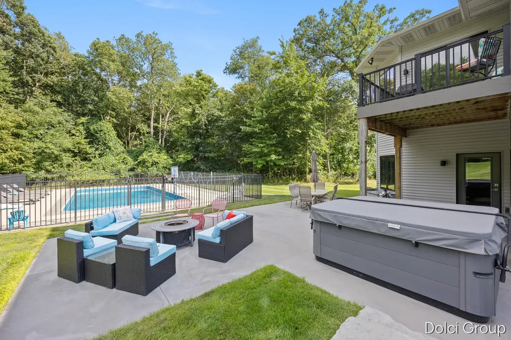 1978 Oak Hollow Road NW Grand Rapids City MI 49504