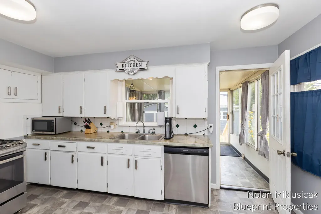 1147 Jennette Avenue NW Grand Rapids City MI 49504