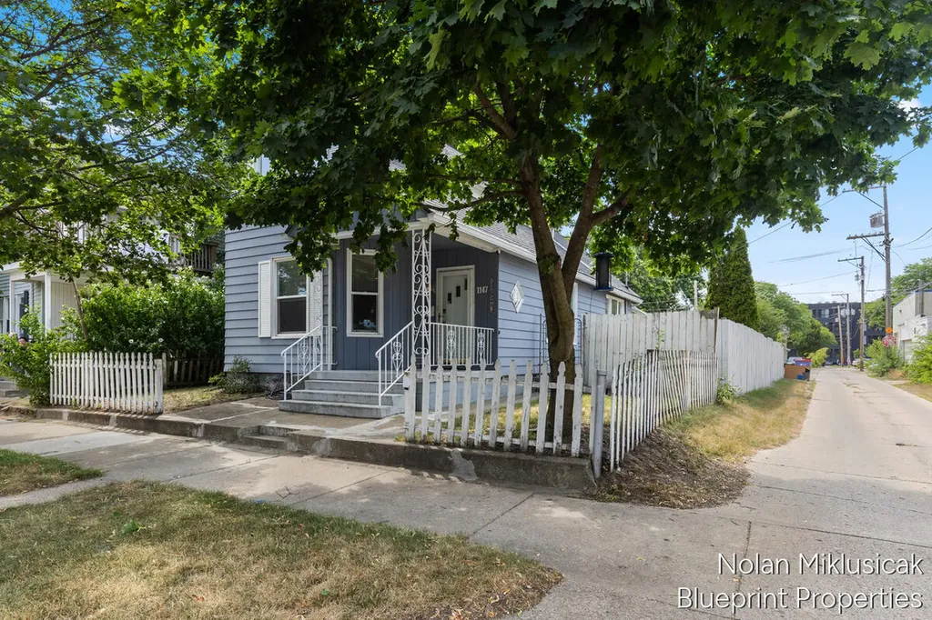1147 Jennette Avenue NW Grand Rapids City MI 49504