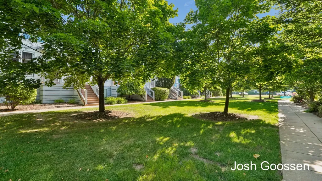 2106 Celadon Drive NE Grand Rapids Charter Township MI 49525
