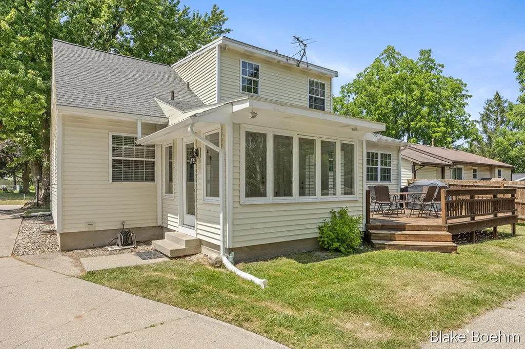 118 Lauderdale Avenue NE Grand Rapids Charter Township MI 49546