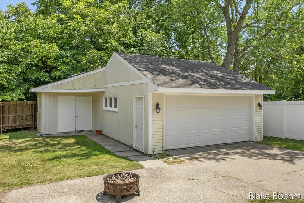 118 Lauderdale Avenue NE Grand Rapids Charter Township MI 49546