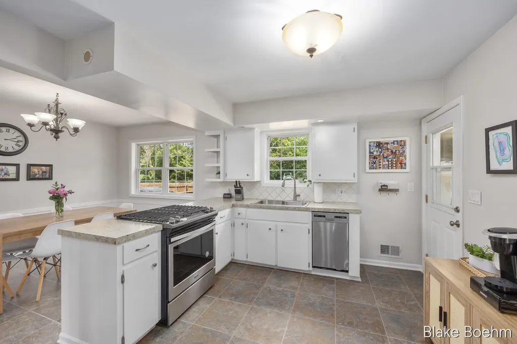 118 Lauderdale Avenue NE Grand Rapids Charter Township MI 49546