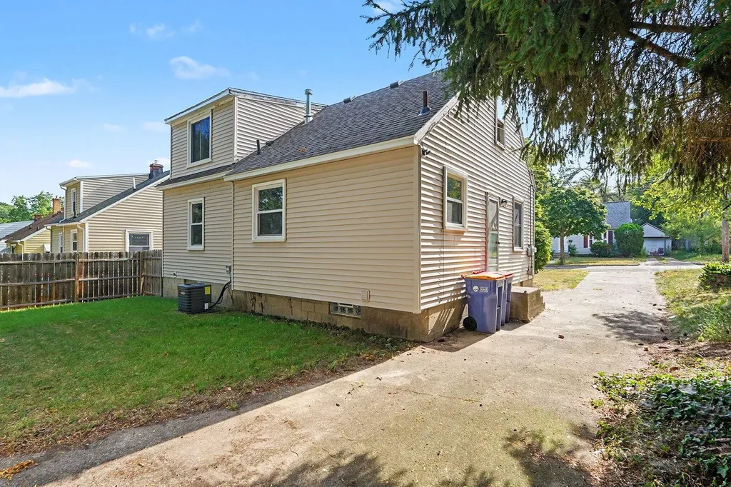 1531 Edward Avenue SE Grand Rapids City MI 49507