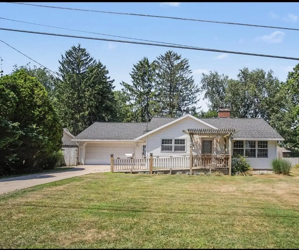 1017 Pearl Street Belding City MI 48809